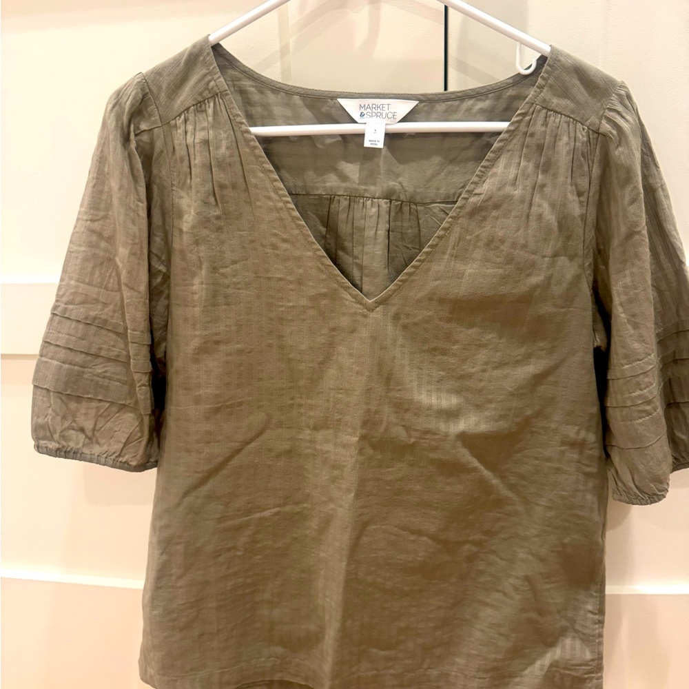Women’s small army green lines top-never worn